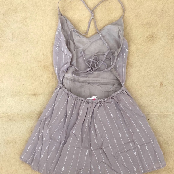 L’ATISTE Backless Tie Romper - Picture 2 of 3